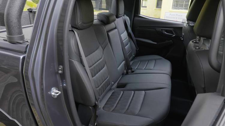 ISUZU D-MAX DIESEL 2.2 DL40 Extended Cab 4x4 Auto